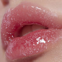 Pourquoi ta peau (et ton gloss) rêvent d’acide hyaluronique ?